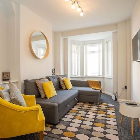 Cozy Townhouse, Walking Distance To Belfast City Exterior foto